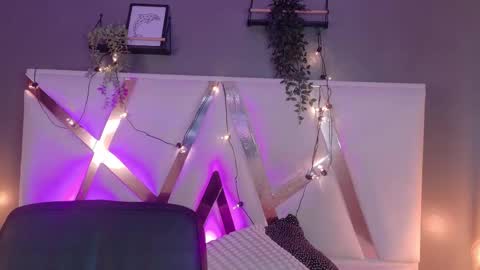 Nicole  Connection time 220pm-910pmCol online show from 02-05-26, 12:15