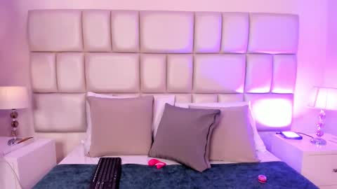 cristallwilliams online show from 12-02-25, 08:15