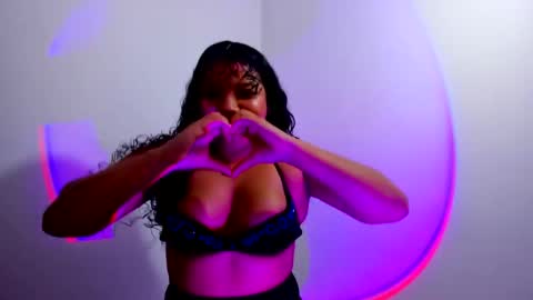 Snapshot of cristalsmith_tease14 chatting on 10-11-25, 04:22 cristal online show from 10-11-25, 04:22