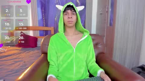 Snapshot of cristhian_slytherin chatting on 11-26-25, 10:38 cristhian online show from 11-26-25, 10:38