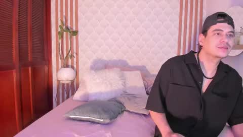 Snapshot of cristianblaze_pamelareal chatting on 10-26-25, 09:37 Cris Pame online show from 10-26-25, 09:37