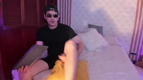 Snapshot of cristianblaze_pamelareal chatting on 12-15-25, 03:33 Cris Pame online show from 12-15-25, 03:33