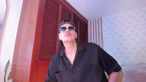 Snapshot of cristianblaze_pamelareal chatting on 02-15-26, 09:19 Cris Pame online show from 02-15-26, 09:19