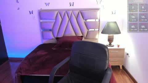 Cristina online show from 12-10-24, 01:11