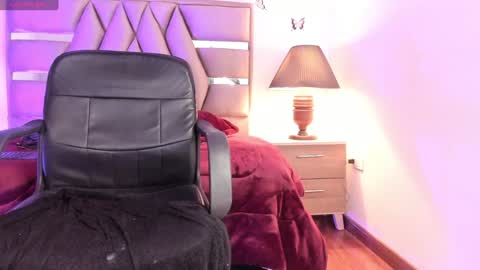 Cristina online show from 12-18-24, 11:19