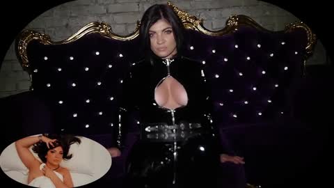 Snapshot of cristinann chatting on 01-29-25, 12:35 Cristin online show from 01-29-25, 12:35