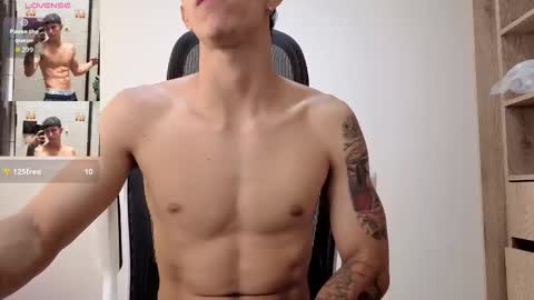 cristopher23  online show from 10-08-25, 03:20