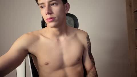 cristopher23  online show from 12-19-25, 10:33