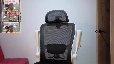 cristopher23  online show from 12-22-25, 11:02