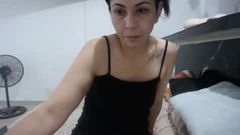 crisyoha4020 online show from 10-06-25, 05:49