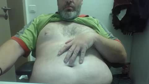 Snapshot of crouch1 chatting on 10-17-25, 07:00 Crouch1 online show from 10-17-25, 07:00