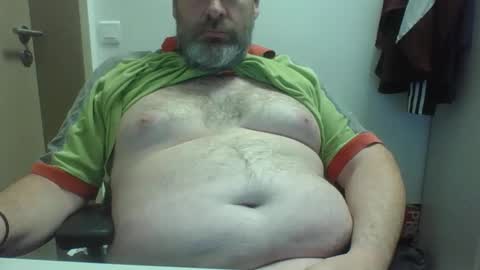 Snapshot of crouch1 chatting on 10-22-25, 10:26 Crouch1 online show from 10-22-25, 10:26