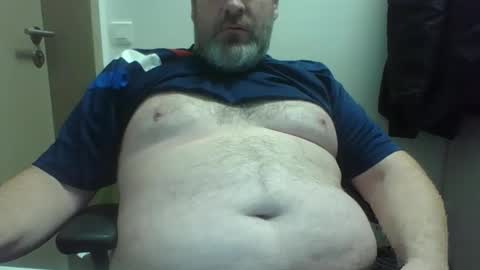 Snapshot of crouch1 chatting on 10-29-25, 11:12 Crouch1 online show from 10-29-25, 11:12