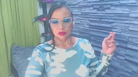 Snapshot of cruela_deviil chatting on 01-01-25, 06:37 cruela_deviil online show from 01-01-25, 06:37