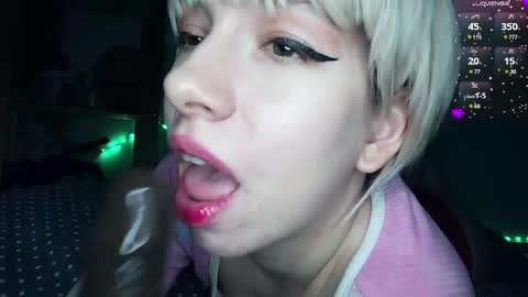 Snapshot of cruellagoth chatting on 12-03-24, 04:17 Cruella online show from 12-03-24, 04:17