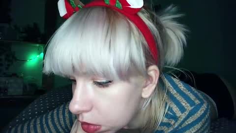 Snapshot of cruellagoth chatting on 12-22-24, 04:48 Cruella online show from 12-22-24, 04:48