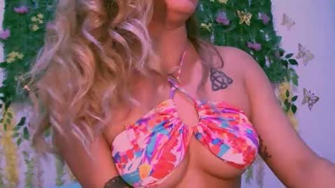 Snapshot of crysrus chatting on 01-18-26, 10:57 crysrus online show from 01-18-26, 10:57