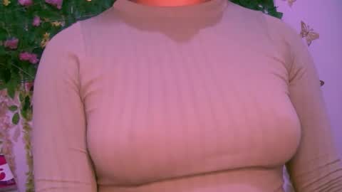 Snapshot of crysrus chatting on 02-16-26, 10:28 crysrus online show from 02-16-26, 10:28