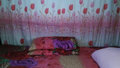 Snapshot of crystal_april chatting on 01-09-25, 02:01 Crys online show from 01-09-25, 02:01