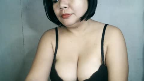 Snapshot of crystal_april chatting on 01-28-25, 03:15 Crys online show from 01-28-25, 03:15