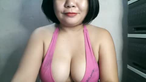 Snapshot of crystal_april chatting on 02-05-25, 05:52 Crys online show from 02-05-25, 05:52