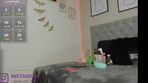 Snapshot of crystal_beennz chatting on 03-07-25, 03:29 online show from 03-07-25, 03:29