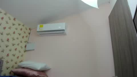 Snapshot of crystal_watson0 chatting on 07-11-26, 12:08 Milf Latina online show from 07-11-26, 12:08