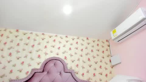 Snapshot of crystal_watson0 chatting on 07-22-26, 01:14 Milf Latina online show from 07-22-26, 01:14