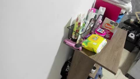 Snapshot of crystalboow chatting on 02-19-26, 04:25 Crystal online show from 02-19-26, 04:25