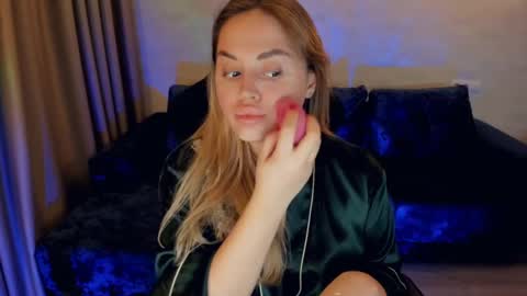 crystalemily online show from 01-03-25, 08:11