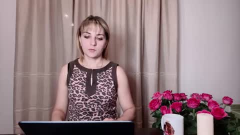 Snapshot of crystalfever_ chatting on 06-25-26, 08:02 Mary online show from 06-25-26, 08:02