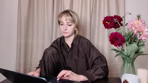 Snapshot of crystalfever_ chatting on 07-06-26, 08:22 Mary online show from 07-06-26, 08:22