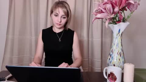 Snapshot of crystalfever_ chatting on 07-12-26, 08:33 Mary online show from 07-12-26, 08:33