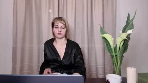 Snapshot of crystalfever_ chatting on 07-27-26, 08:05 Mary online show from 07-27-26, 08:05