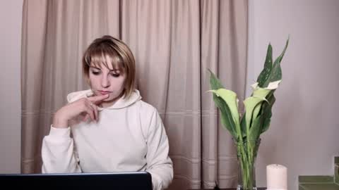 Snapshot of crystalfever_ chatting on 07-28-26, 08:45 Mary online show from 07-28-26, 08:45