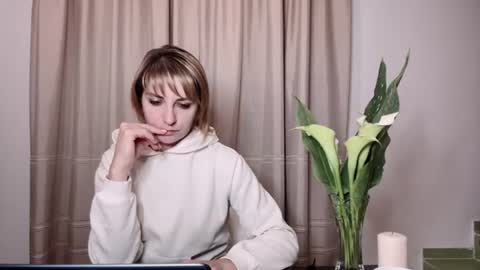 Snapshot of crystalfever_ chatting on 07-28-26, 08:52 Mary online show from 07-28-26, 08:52