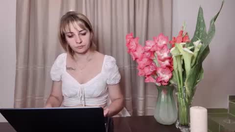 Snapshot of crystalfever_ chatting on 07-31-26, 08:41 Mary online show from 07-31-26, 08:41