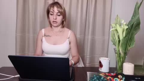 Snapshot of crystalfever_ chatting on 08-01-26, 08:52 Mary online show from 08-01-26, 08:52