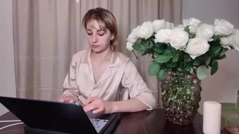 Snapshot of crystalfever_ chatting on 08-05-26, 08:44 Mary online show from 08-05-26, 08:44