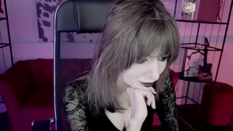 Snapshot of crystallbloom chatting on 02-14-26, 07:21 crystallbloom online show from 02-14-26, 07:21