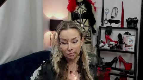 Snapshot of crystalxohotty chatting on 01-05-25, 10:53 CrystalHotty online show from 01-05-25, 10:53