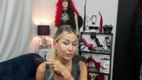 Snapshot of crystalxohotty chatting on 09-10-25, 04:34 CrystalHotty online show from 09-10-25, 04:34