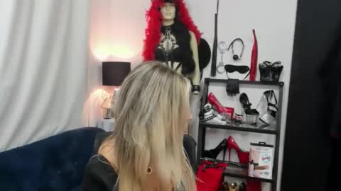 Snapshot of crystalxohotty chatting on 09-16-25, 04:24 CrystalHotty online show from 09-16-25, 04:24