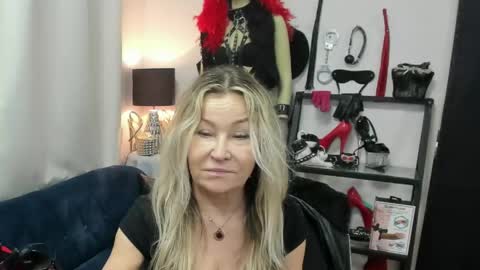 CrystalHotty online show from 04-14-26, 04:40