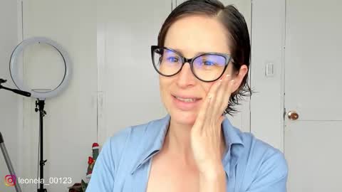 Leonela online show from 12-17-25, 05:08