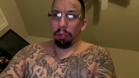 Snapshot of cuete2100 chatting on 12-16-25, 04:06 cuete2100 online show from 12-16-25, 04:06