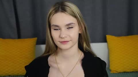 Naomi online show from 10-20-25, 07:58