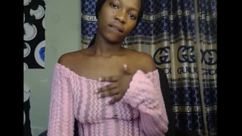 Snapshot of cumebony_petit chatting on 09-28-25, 08:03 cumebony_petit online show from 09-28-25, 08:03