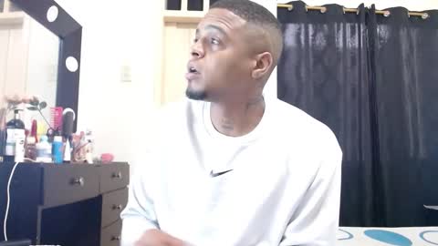 dominic and julieta... independent models online show from 10-07-25, 11:40