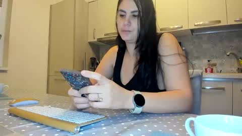 Snapshot of cuplu29 chatting on 10-21-25, 11:27 maria  alex online show from 10-21-25, 11:27